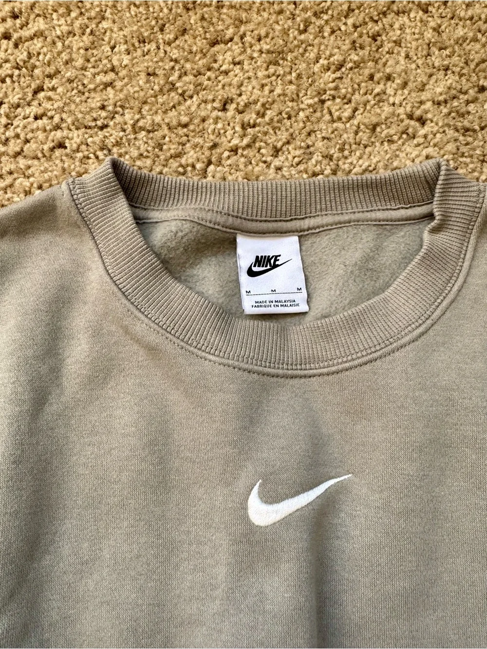 Nike Women’s Green Crewneck Sweatshirt with White Swoosh